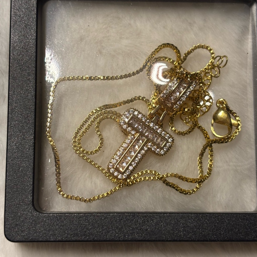 Set of 3 - initial T bling gold tone necklaces , brand new in cases - Picture 3 of 7